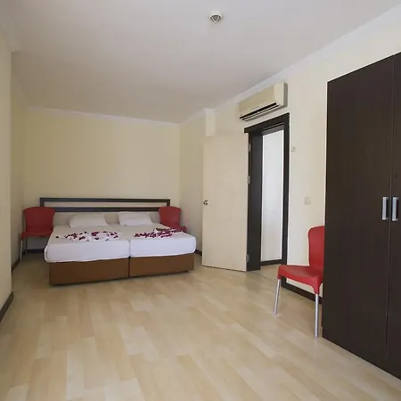 Orfeus Park Hotell 4*